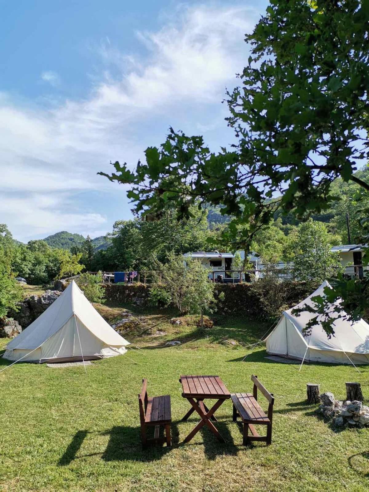 Camp Oaza,Lipa 호텔 센틴제 외부 사진