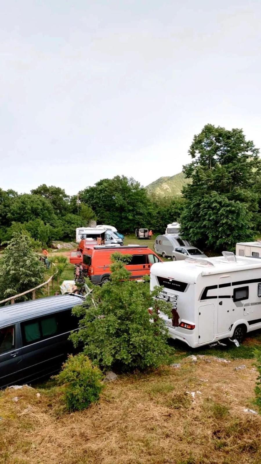 Camp Oaza,Lipa 호텔 센틴제 외부 사진