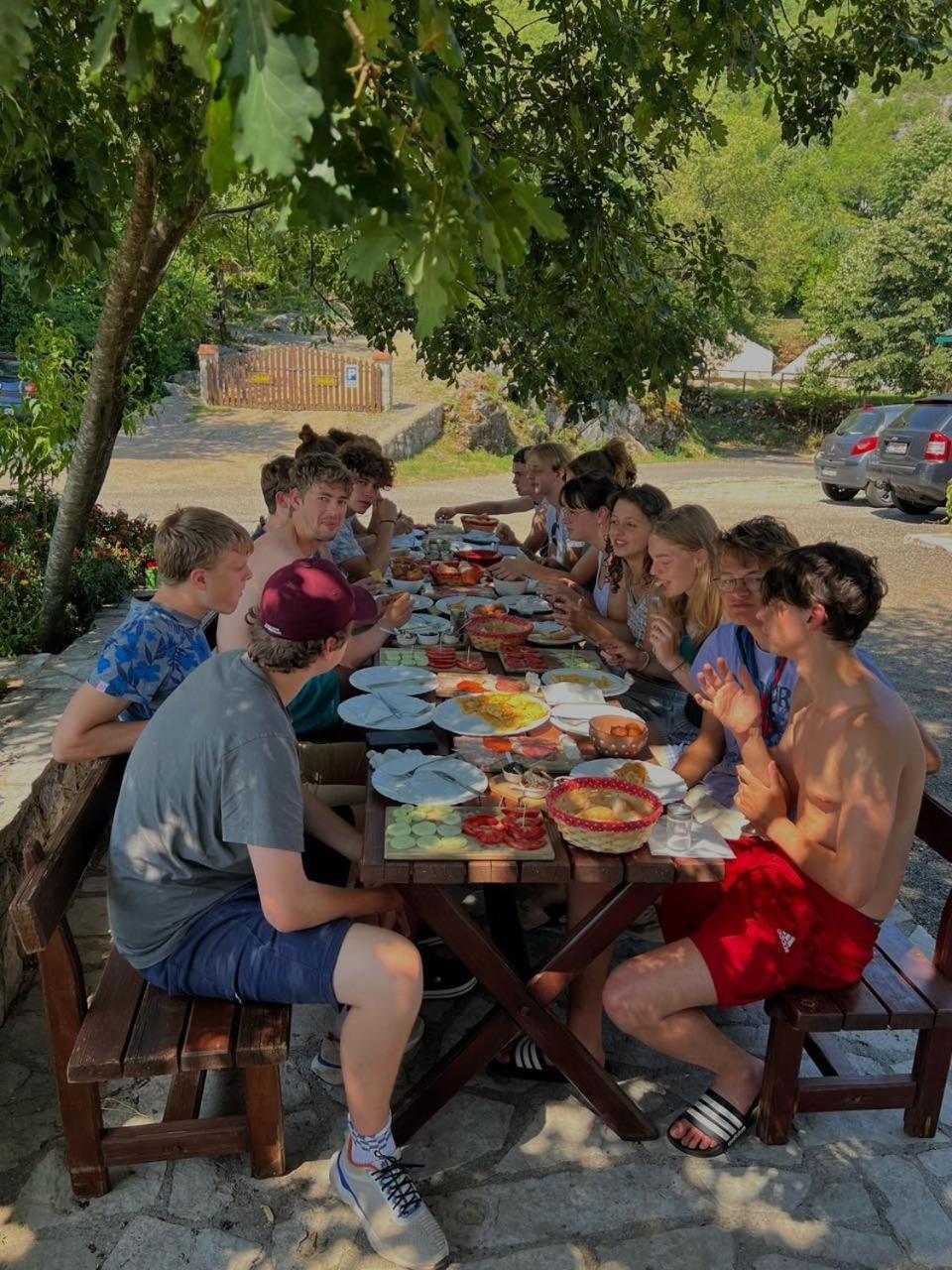 Camp Oaza,Lipa 호텔 센틴제 외부 사진