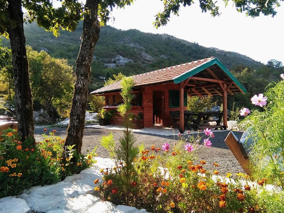 Camp Oaza,Lipa 호텔 센틴제 외부 사진