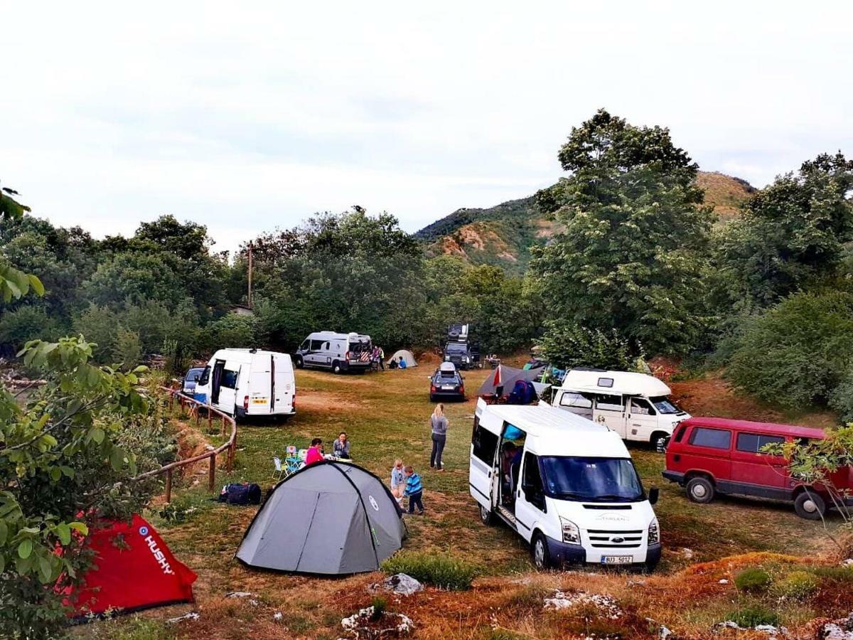Camp Oaza,Lipa 호텔 센틴제 외부 사진